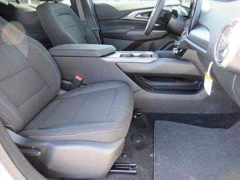 New 2026 Chevrolet Equinox EV LT image 10