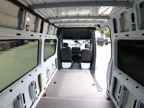 Used 2022 Mercedes-Benz Sprinter 3500 image 15