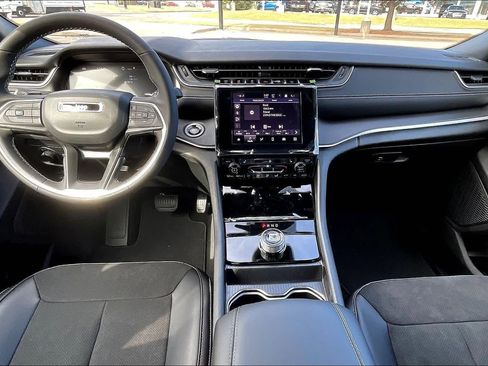 New 2025 Jeep Grand Cherokee L Altitude image 5