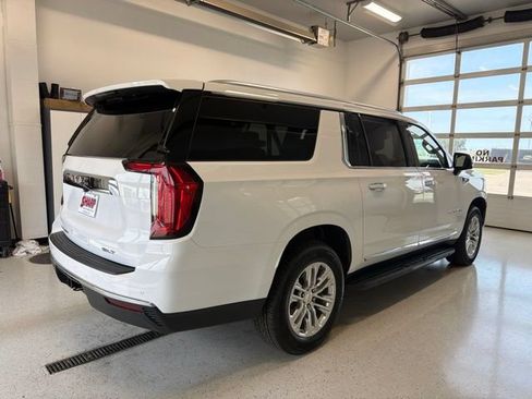 Used 2024 GMC Yukon XL SLT w/ SLT Luxury Package AWD/4WD image 11