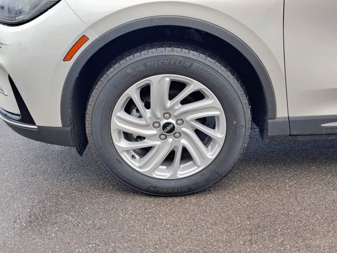 Used 2024 Lincoln Corsair AWD image 9