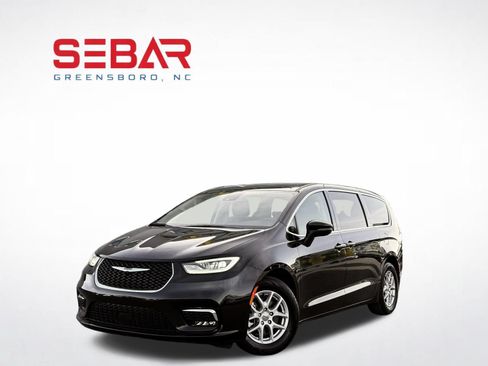 Used 2023 Chrysler Pacifica Touring-L FWD image 1