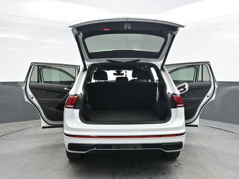 Used 2022 Volkswagen Tiguan SE R-Line AWD/4WD image 46