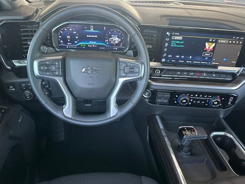 Used 2025 Chevrolet Silverado 1500 LT Trail Boss w/ Convenience Package II AWD/4WD image 16
