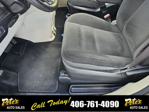 Used 2018 Dodge Grand Caravan SE w/ UConnect Hands-Free Group image 21