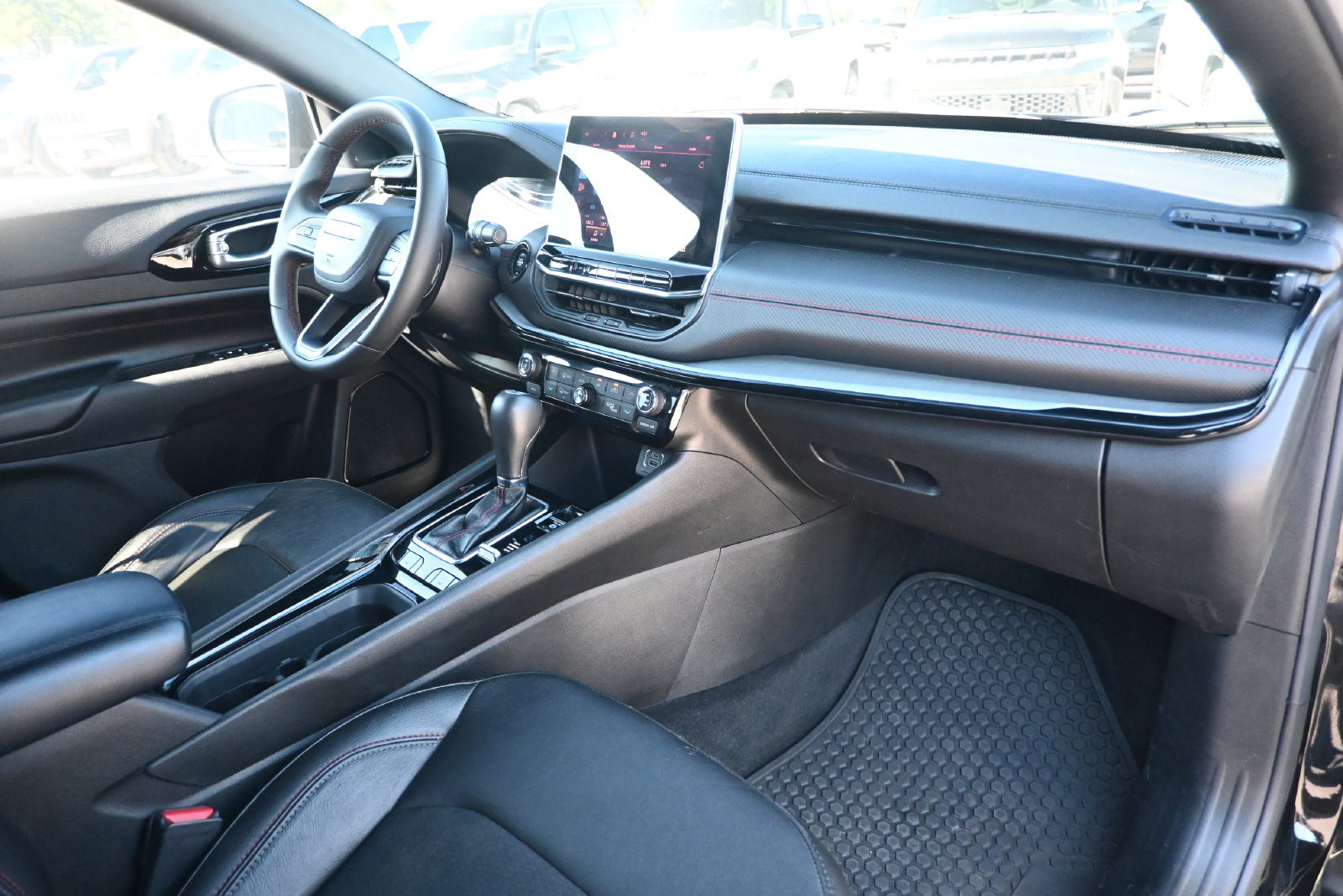 Used 2025 Jeep Compass Trailhawk AWD/4WD image 29