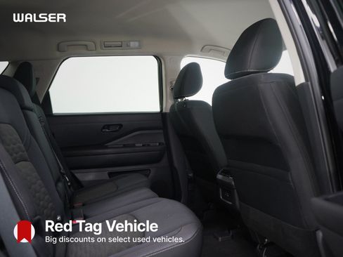 Used 2025 Nissan Pathfinder SV AWD/4WD image 12