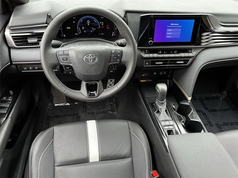 Used 2025 Toyota Camry SE image 10