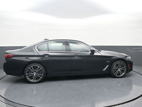 Used 2023 BMW 530e xDrive w/ Executive Package image 8