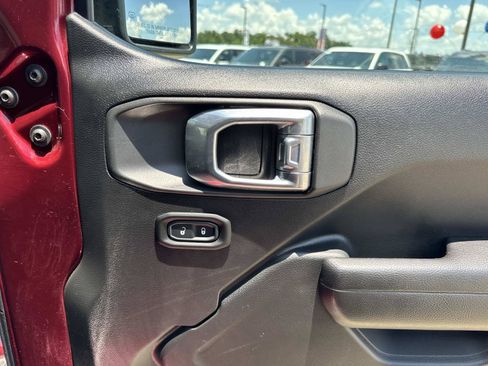 Used 2021 Jeep Gladiator Sport AWD/4WD image 14