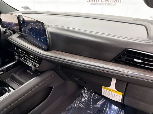 Used 2025 Chevrolet Tahoe Premier AWD/4WD image 32