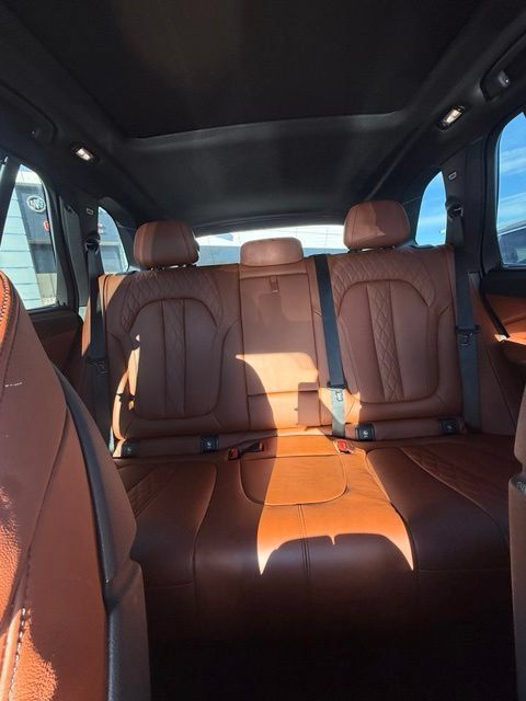 Used 2022 BMW X5 xDrive40i w/ M Sport Package AWD/4WD image 14