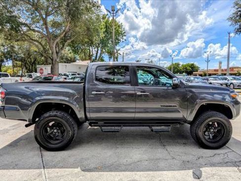 Used 2022 Toyota Tacoma Limited image 9