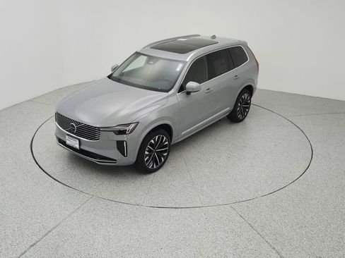 New 2026 Volvo XC90 B6 Plus w/ Protection Package Premier image 13