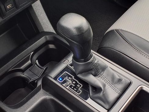Certified 2023 Toyota Tacoma SR AWD/4WD image 22