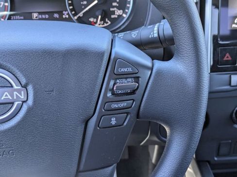 Used 2025 Nissan Frontier SV AWD/4WD image 17