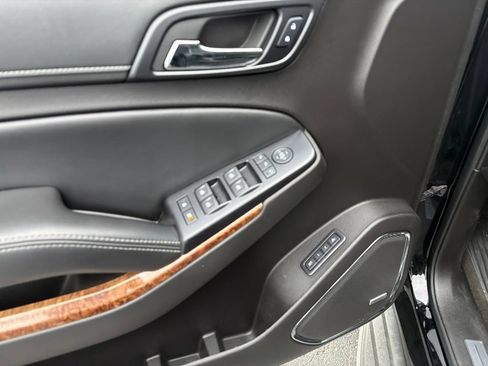 Used 2015 Chevrolet Suburban LTZ RWD image 8