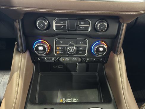 Used 2021 Chevrolet Suburban High Country w/ Premium Package image 35