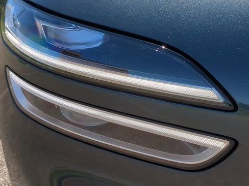 Used 2023 Genesis G70 2.0T w/ Sport Prestige Package AWD/4WD image 9