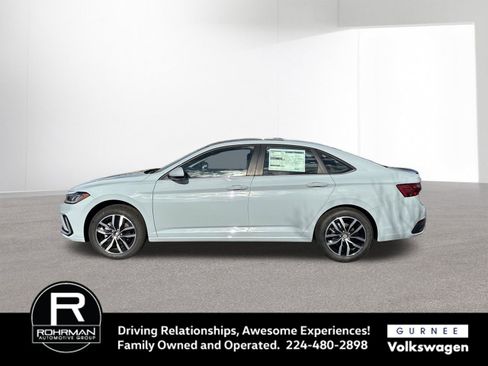 New 2026 Volkswagen Jetta SE FWD image 5