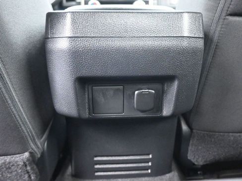 Used 2025 Toyota Tacoma SR image 33