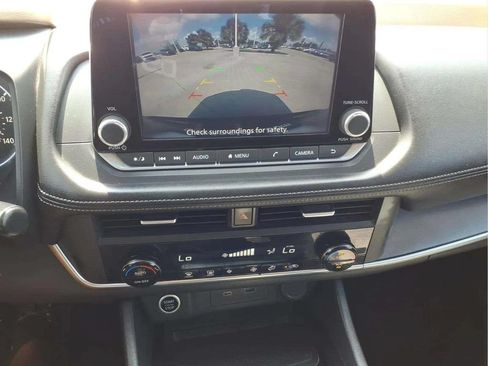 Used 2023 Nissan Rogue SV FWD image 15