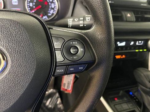Used 2022 Toyota RAV4 LE w/ Carpet Mat Package (TMS) FWD image 21