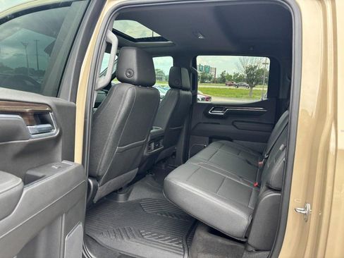 Used 2022 Chevrolet Silverado 1500 LT Trail Boss w/ LT Trail Boss Premium Package AWD/4WD image 10