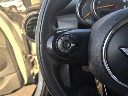 Used 2015 MINI Cooper 4-Door Hardtop image 26