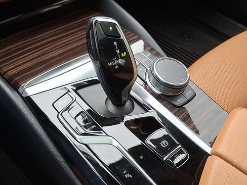 Used 2022 BMW 530i xDrive w/ Premium Package image 14