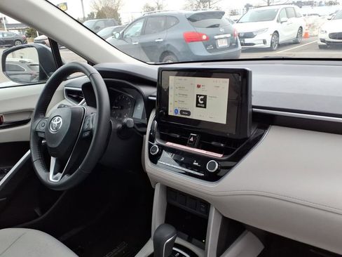 Used 2025 Toyota Corolla Cross LE w/ Moonroof Package image 24