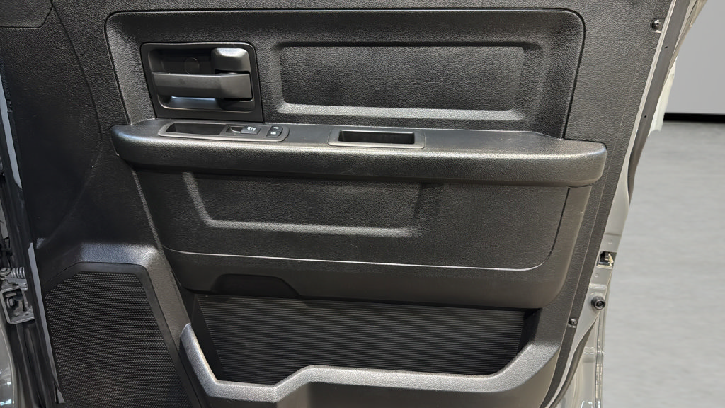 Used 2022 RAM 1500 Express w/ Ceramic Grey Express Package AWD/4WD image 7