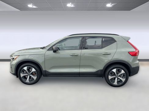 Certified 2024 Volvo XC40 B5 Plus w/ Climate Package image 2