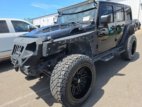 Used 2018 Jeep Wrangler Unlimited Rubicon w/ Cold Weather Group AWD/4WD image 2