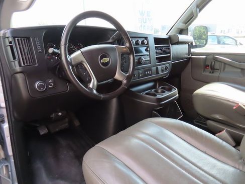 Used 2017 Chevrolet Express 2500 image 12
