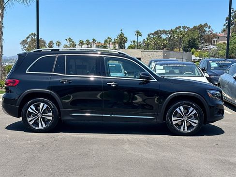 New 2025 Mercedes-Benz GLB 250 4MATIC image 2