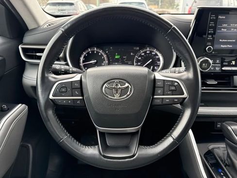 Used 2022 Toyota Highlander XLE image 22