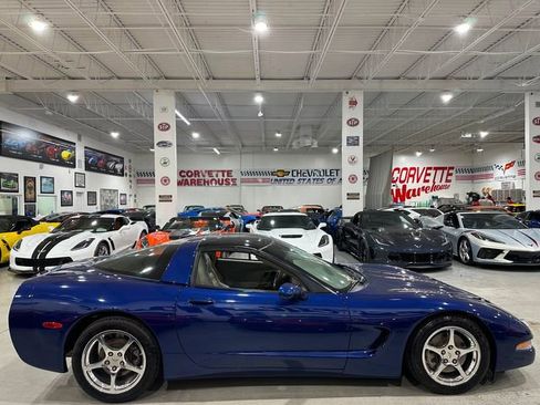 Used 2004 Chevrolet Corvette Coupe w/ Preferred Equipment Group RWD image 5