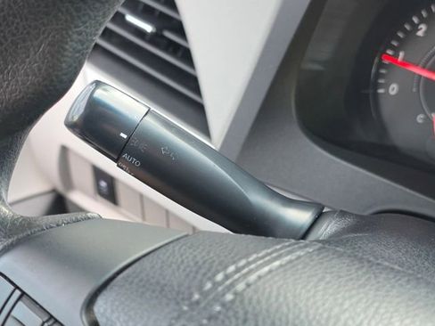 Used 2015 Toyota Sienna LE image 35