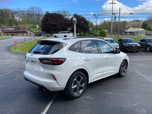 Used 2024 Ford Escape ST-Line w/ Tech Pack #1 FWD image 5