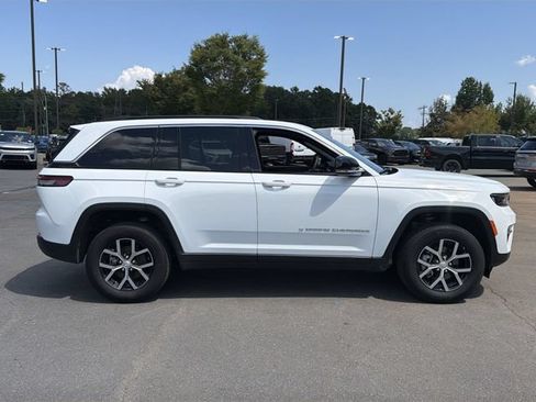 Used 2025 Jeep Grand Cherokee Limited w/ Trailer Tow Package AWD/4WD image 13