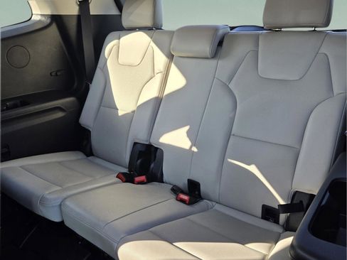 Used 2024 Kia Telluride S FWD image 10