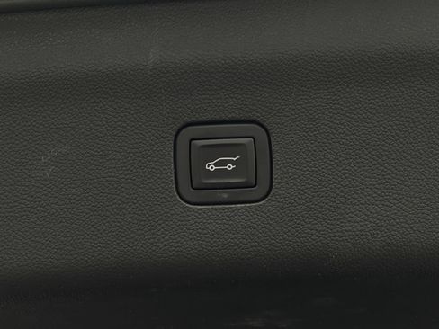 Used 2019 Buick Enclave Premium w/ Experience Buick Package FWD image 12