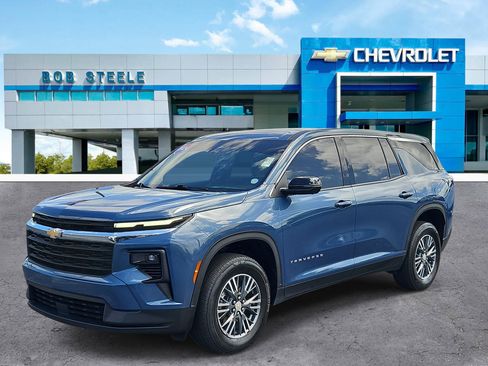 Used 2024 Chevrolet Traverse LS FWD image 2