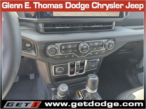 Used 2024 Jeep Wrangler Unlimited Sahara w/ Technology Group AWD/4WD image 19