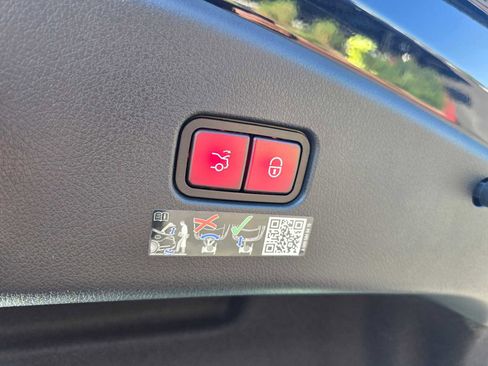 New 2026 Mercedes-Benz CLE 300 4MATIC Coupe image 17