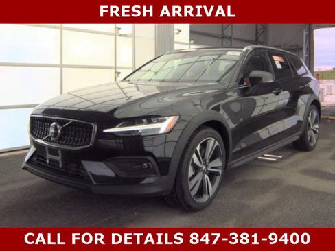 Used 2025 Volvo V60 B5 Cross Country Plus AWD/4WD image 1