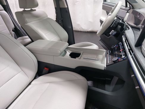 Certified 2025 Hyundai Santa Fe Limited AWD/4WD image 10