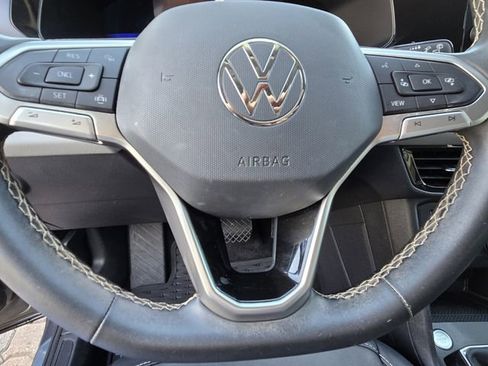 Used 2022 Volkswagen Taos SE image 24