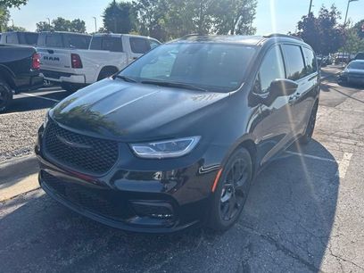 Certified 2025 Chrysler Pacifica Limited